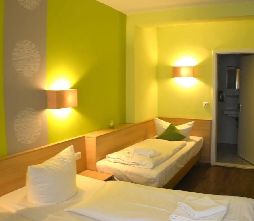 Hotel Kunterbunt In Wuerzburger Innenstadt Esterno foto